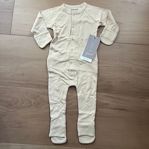 NWT Goumi Kids Soybean Baby Footie SZ 3-6mo Tan Snap Bamboo Sleeper RARE HTF - Picture 1 of 3